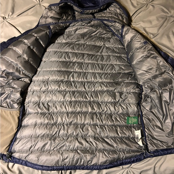 L.L.Bean Men’s Ultralight 850 Down Puffer Jacket NAVY BLUE Medium Downtek Pertex - Picture 10 of 11
